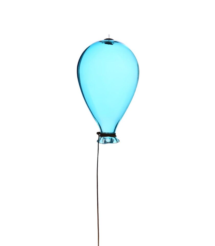 Mavi Uçan Balon